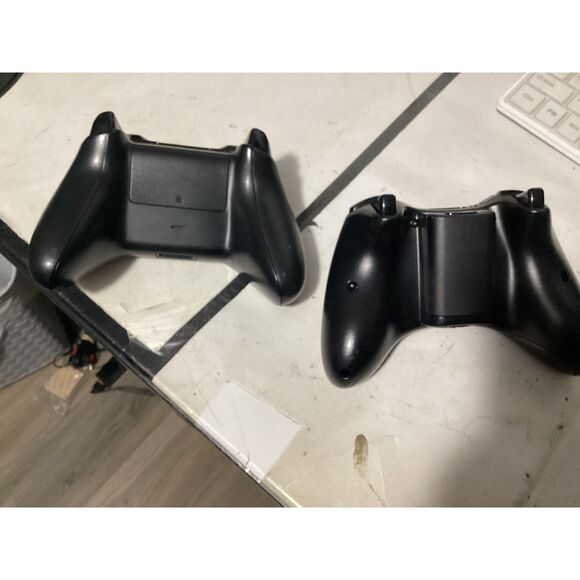 Lot 2 OEM Green Microsoft Xbox 360 Controller 1403 - WORKS & black controller - Picture 2 of 2